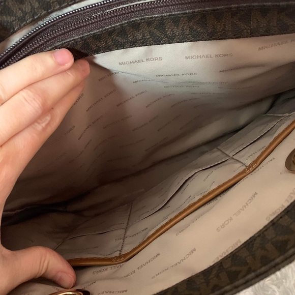 COPY - Michael Kors Tote - Picture 11 of 14